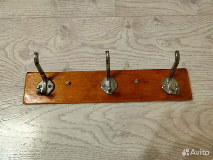 Вешалка для одежды настенная