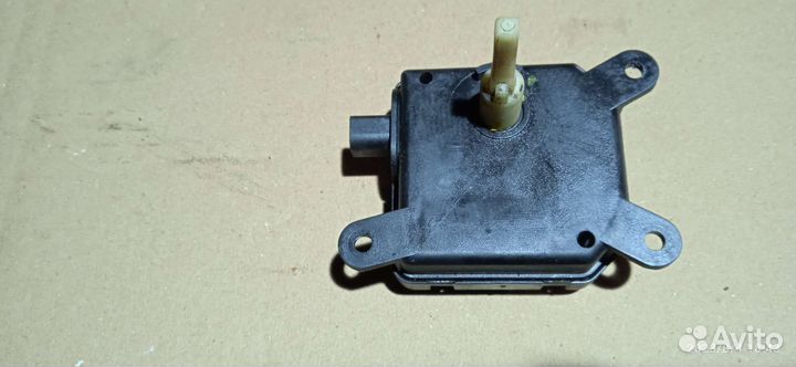 Моторчик заслонки печки Opel Astra h