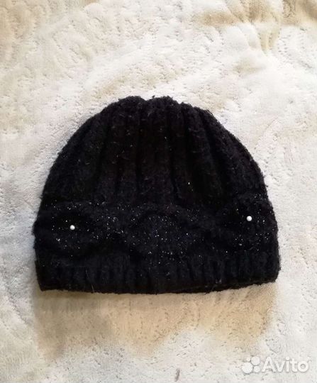 Много шапок зимних