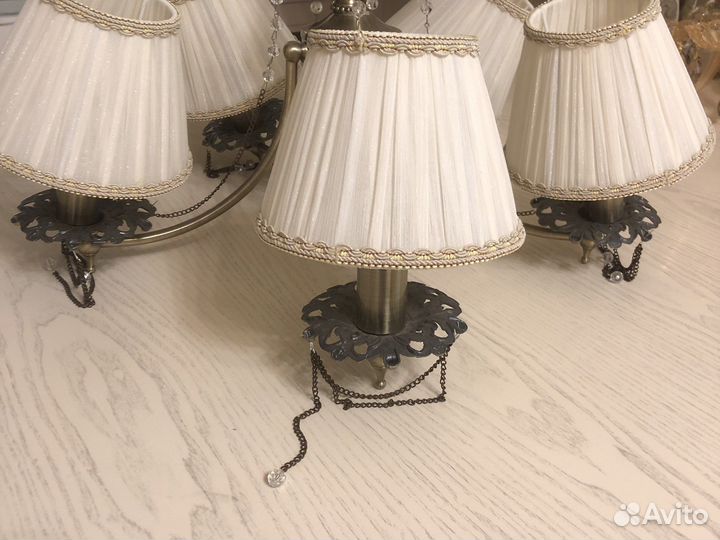 Люстра с абажуром