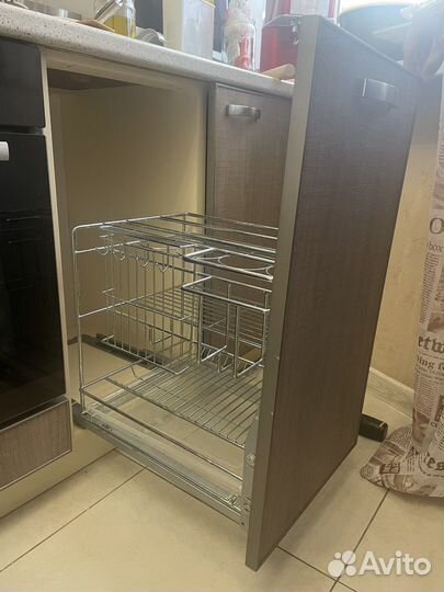 Футнитура для кухни \ Бутылочница