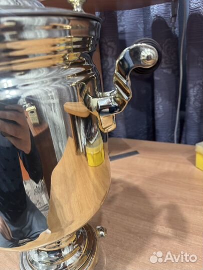 Самовар золотистый, 5 литров. Герб