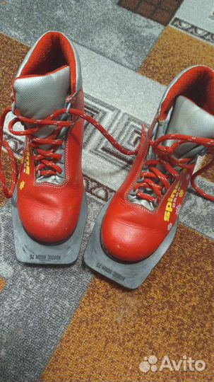 Лыжные ботинки