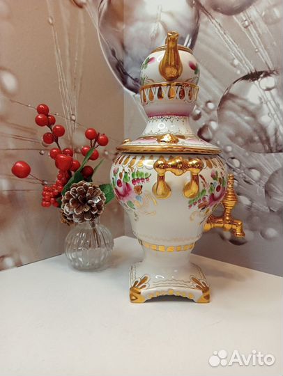 Самовар сувенирный.Розовая Гжель.Позолота