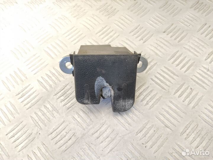 Замок багажника Volkswagen Passat B6 2009