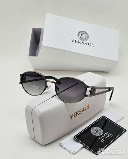 Солнцезащитные очки Versace