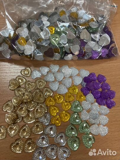 Остатки страз приклеивающихся