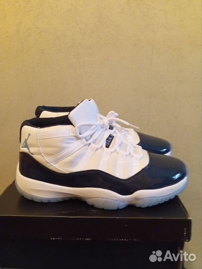 Nike Air Jordan 11 Retro White/Blue