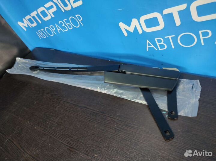 Поводок дворника правый Audi Q7