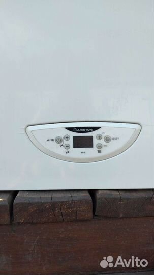 Газовый котел двухконтурный aristonhsx24FF