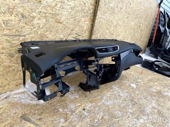 Торпедо с подушкой Nissan Qashqai J11