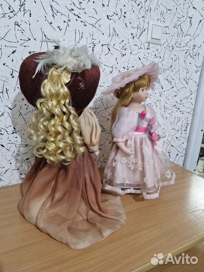 Кукла фарфоровая