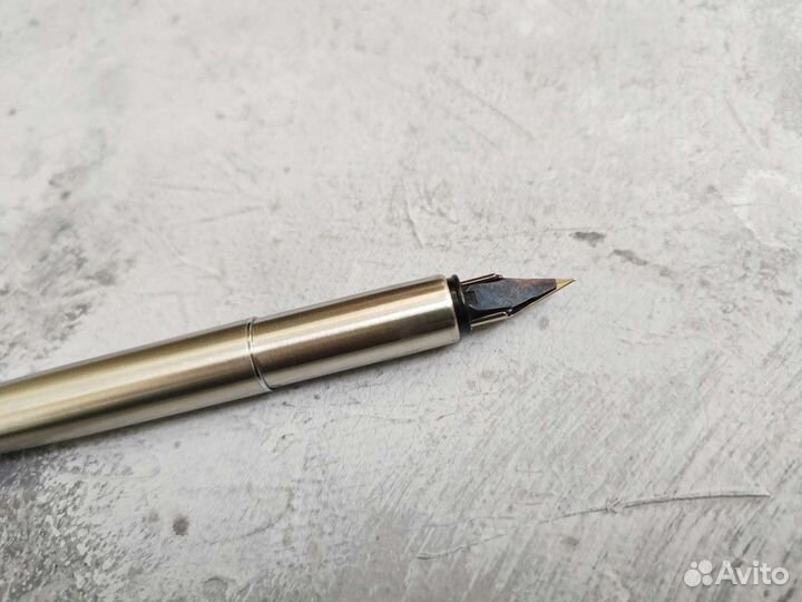 Перьевые ручки в металлическом корпусе, 2 цвета