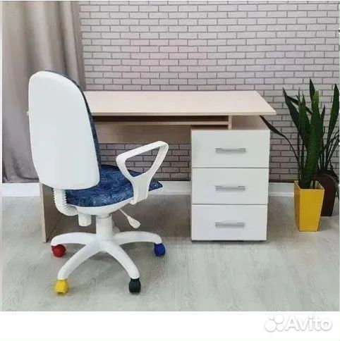 Стол письменный