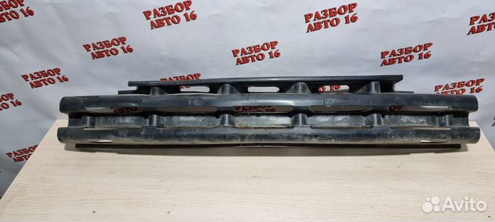 Передний усилитель бампера LadaPriora