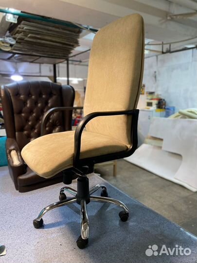 Офисное кресло