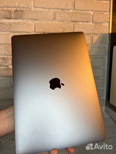 Macbook pro 13 2020 i5 256