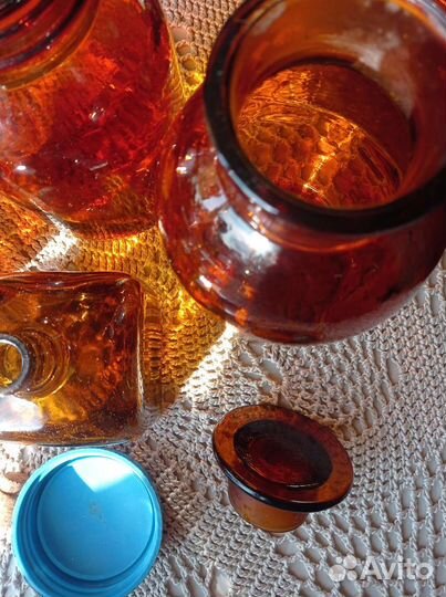 Старина, винтаж медового цвета стеклянные банки