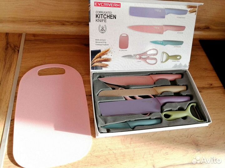 Набор кухонных ножей с доской и ножницами