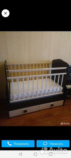 Детская кроватка с маятником