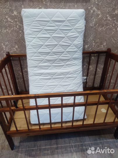 Детская кроватка с матрасом