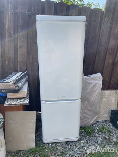 Холодильник ariston