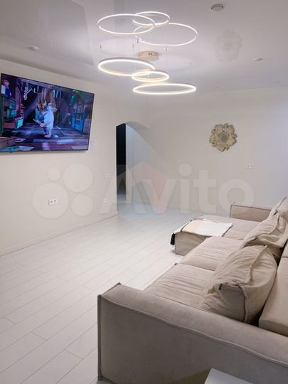 3-к. квартира, 98,4 м², 1/3 эт.