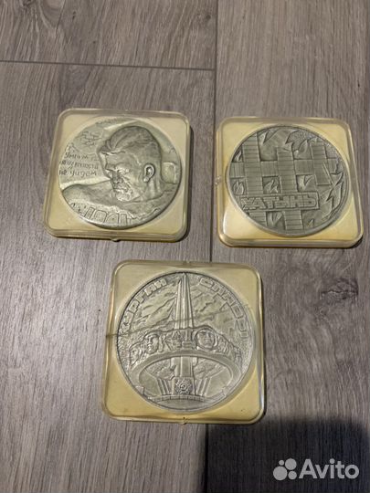 Настольная медаль