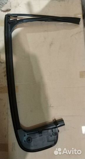Уплотнитель стекла задней левой двери Peugeot