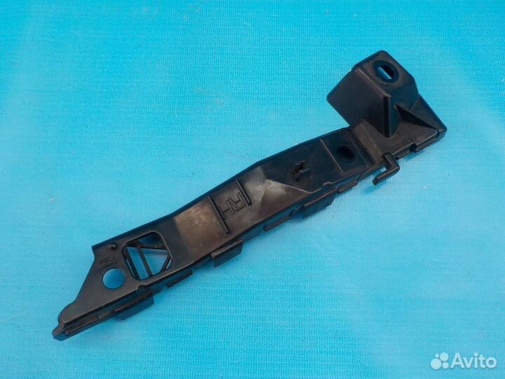 Кронштейн переднего бампера правый KIA Ceed (ED) 2