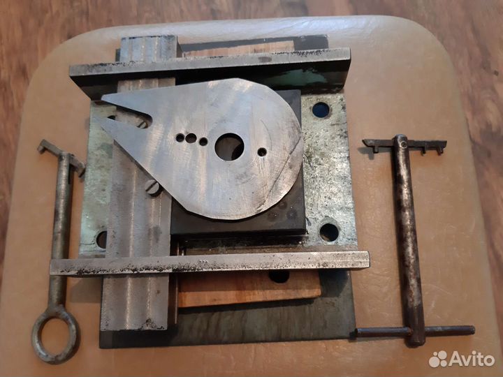 Замок гаражный