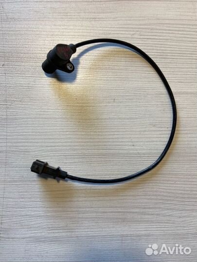 Датчик положения коленвала Volkswagen Golf 3