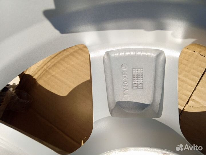 Диск на Toyota, Lexus R18