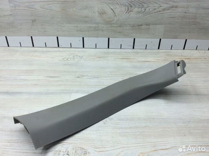 Обшивка двери багажника правая Toyota Rav4