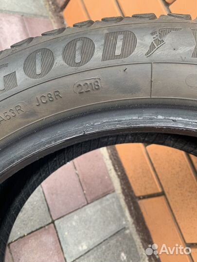 Goodyear Ultragrip Ice Arctic 215/55 R17 98T