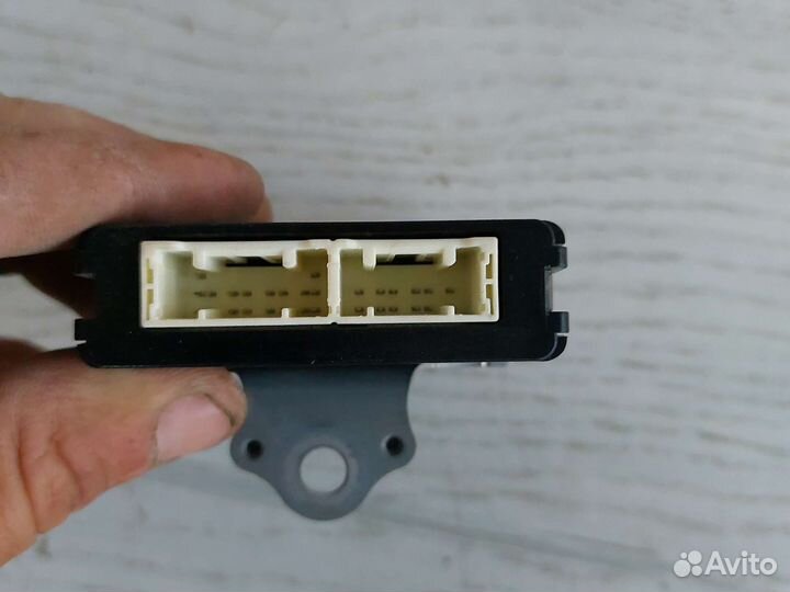 Toyota Avensis 3 Блок управления питанием