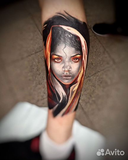 Мастер татуировки