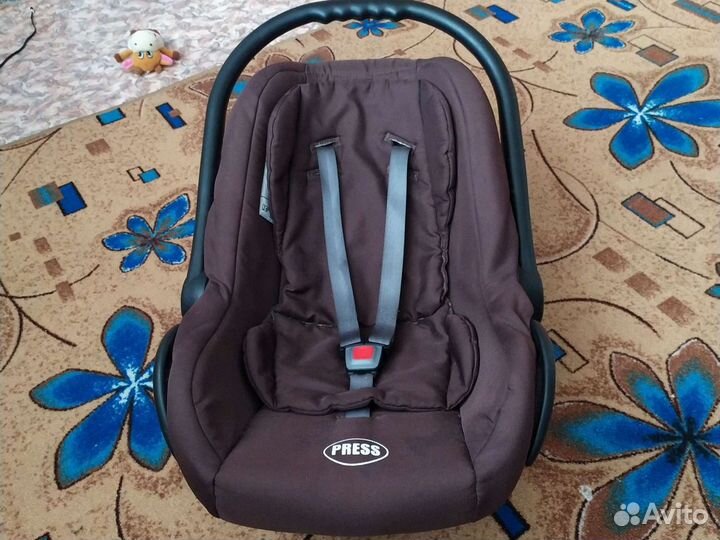 Детское кресло (автолюлька)