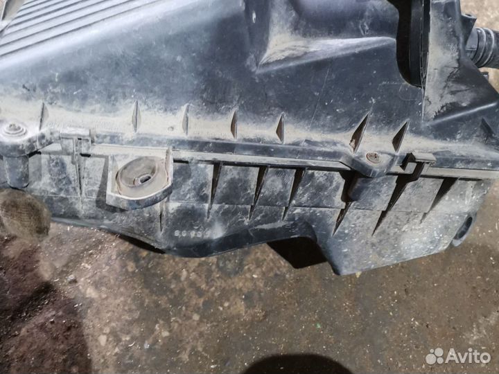 Корпус воздушного фильтра Skoda Octavia A4 Bfq