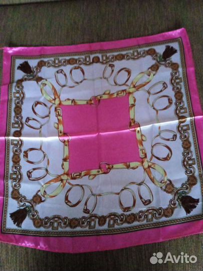 Шелковый шейный платок