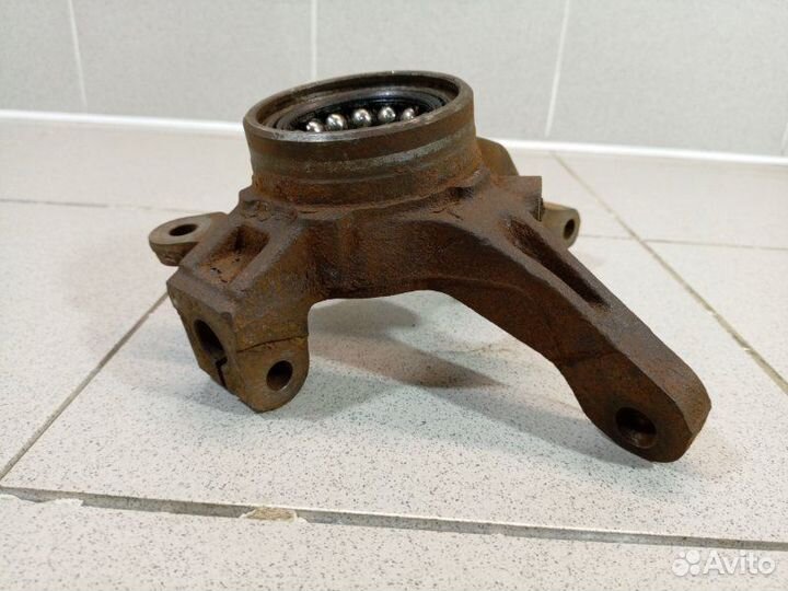 Кулак поворотный передний левый Mitsubishi