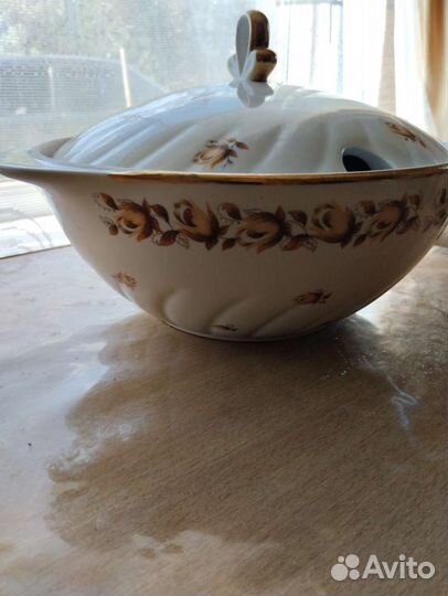 Фарфоровая супница