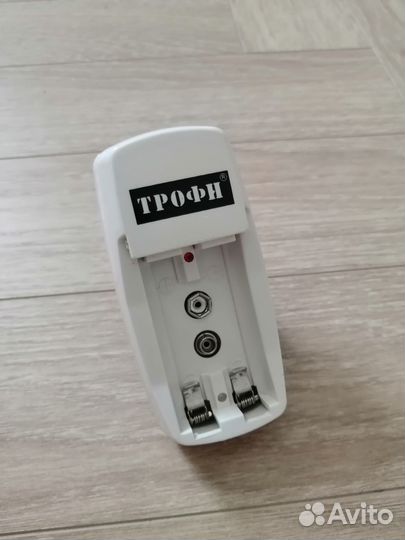 Зарядное устройство AA AAA PP3 Трофи