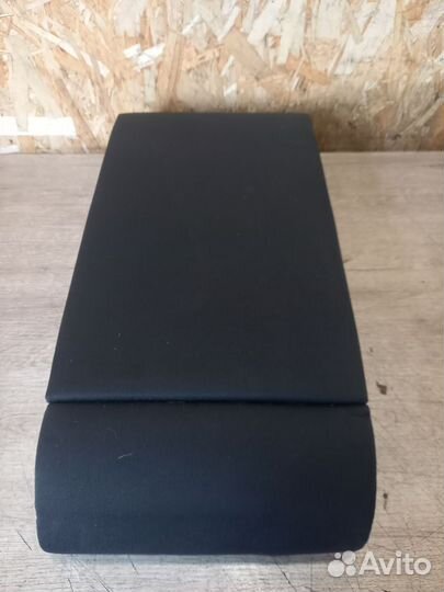 Подлокотник задний Skoda Octavia A5