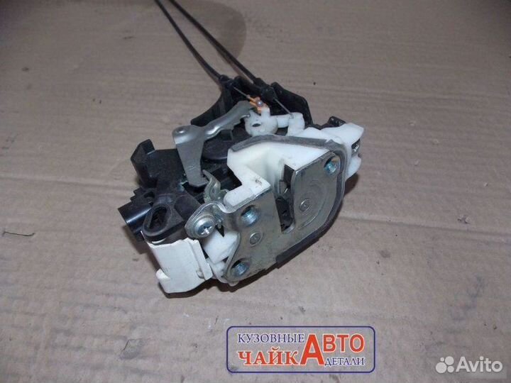 Замок двери передний правый Mitsubishi Outlander