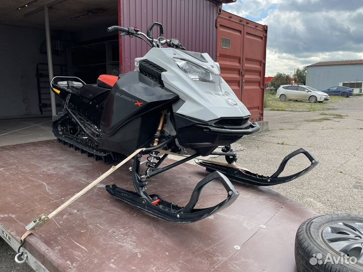 BRP Summit X Expert 850 154 2021