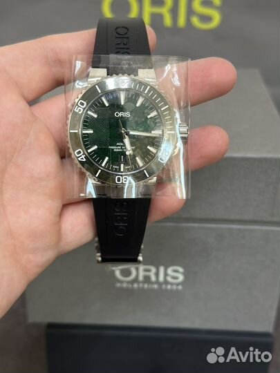 Oris Aquis Date Green 43.5mm оригинал в наличие