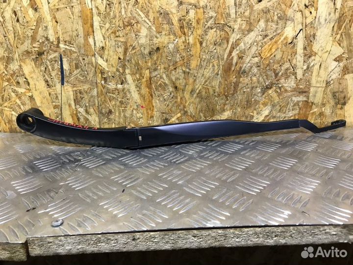 Поводок стеклоочистителя левый Kia Optima 4 седан