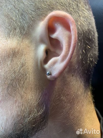 Модель на пирсинг