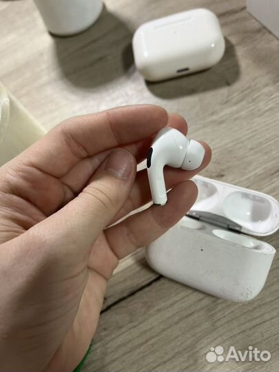 Беспроводные наушники apple airpods